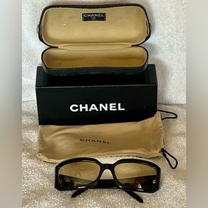 Black Chanel sunglasses 5064-B